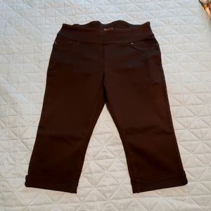 Lee Slimming Fit Sz 12 Pull On Black Denim Capri Pants